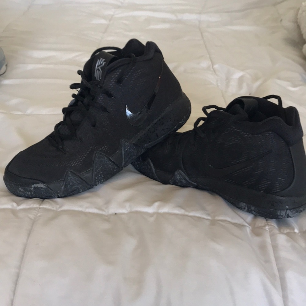 Kyrie 4 Basketball shoe